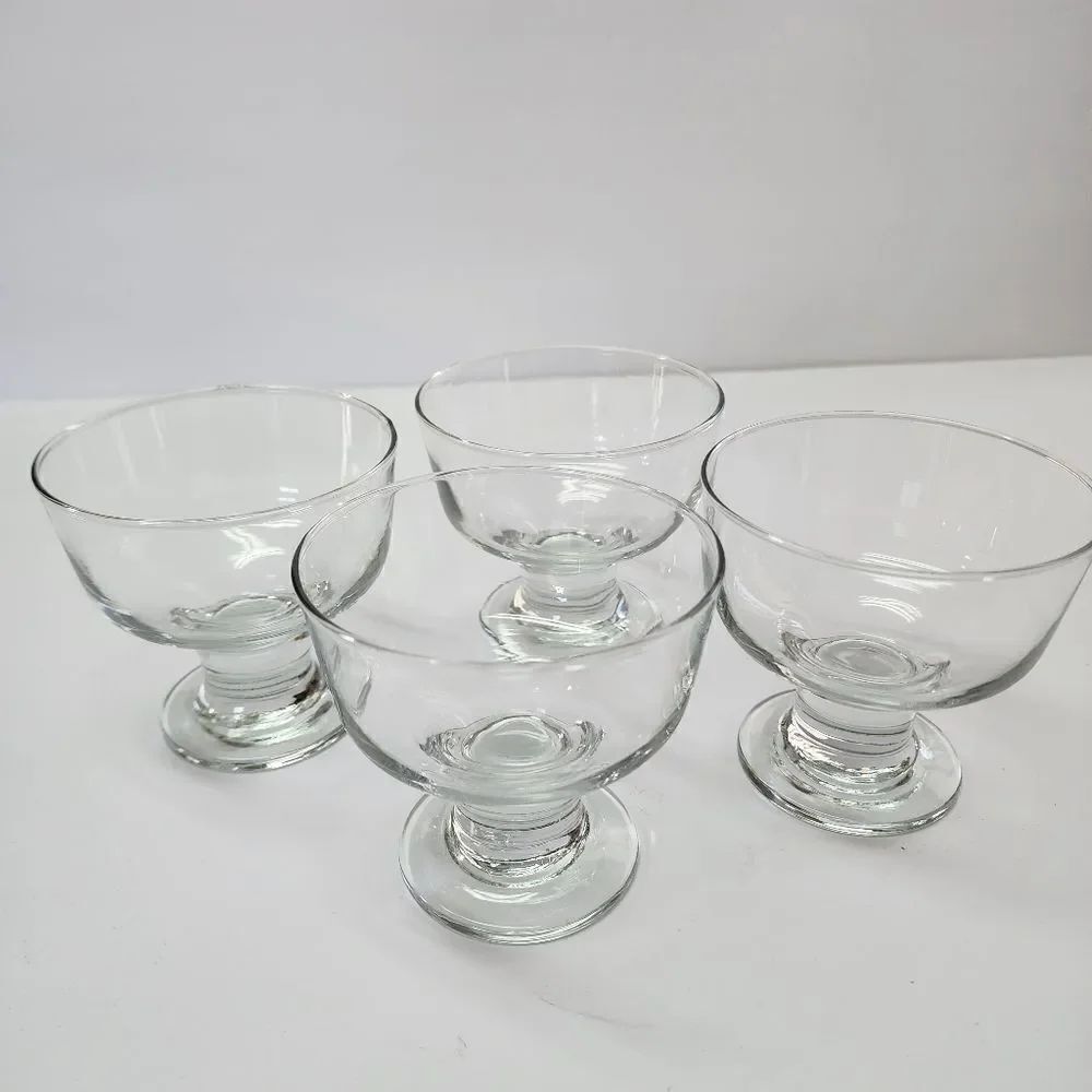 Set of 4 Clear Glass Dessert Bowls with Stems